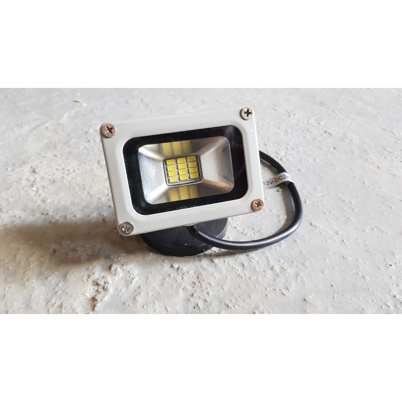 Projecteur LED 12 V 10 W (150 w) lumière blanche résistant aux intempéries  fixation magnétique